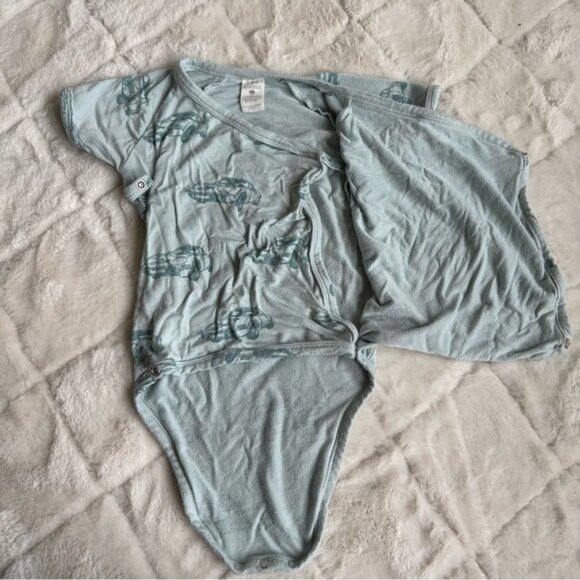 Kate Quinn | "Blue Cars" Bamboo short sleeve Kimono bodysuit | Size 6-12 Month - Picture 7 of 11
